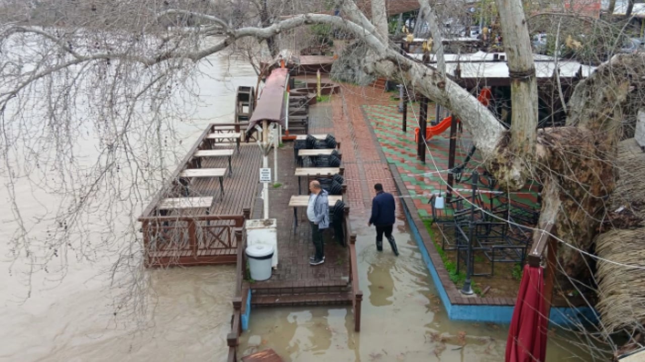 Foto - Antalya’da yağış rekoru! 40 günde bir yıllık yağmur yağdı