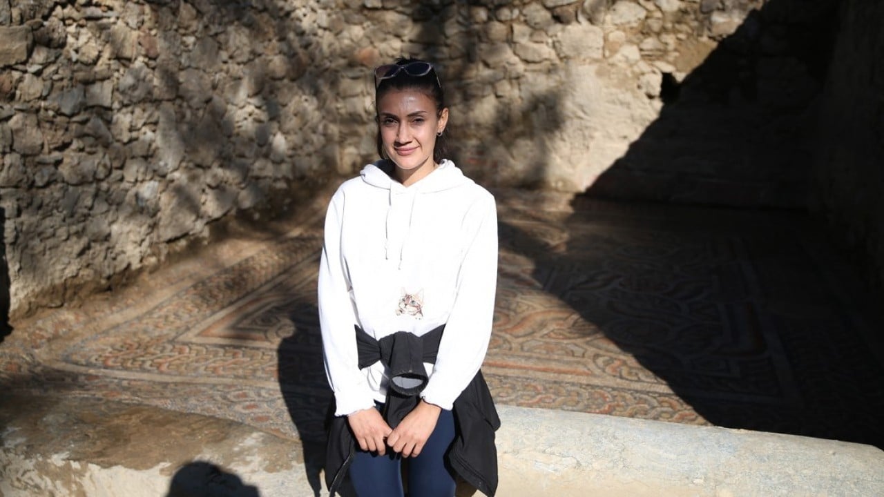 Foto - Antalya’daki 3 bin yıllık antik kentte ‘kıskanan çatlasın’ yazılı mozaik bulundu