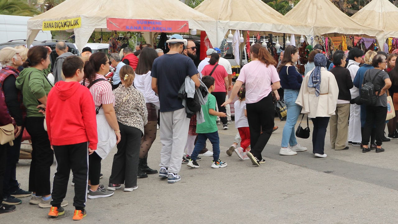 Foto - Antalyalılar hamsiye doydu! 7 ton hamsi için sıraya girdiler