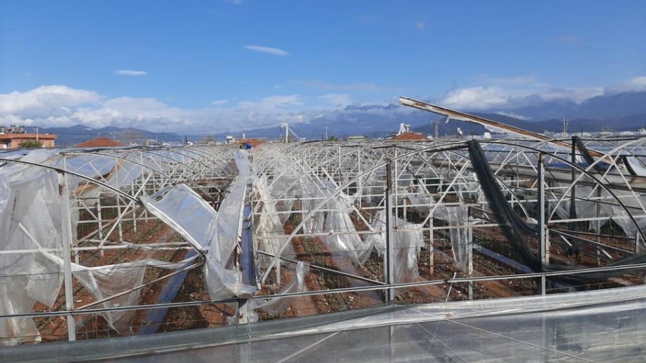 Foto - Antalya'yı hortum vurdu! Seralar bakın ne hale geldi