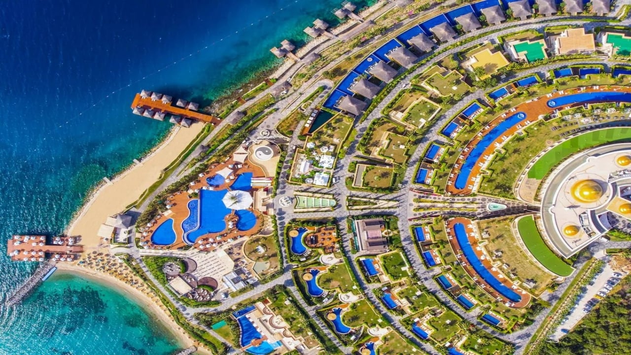 Apar topar el konulmuştu! Bodrum’daki lüks otelde keyif çatan gazeteciler kimler?