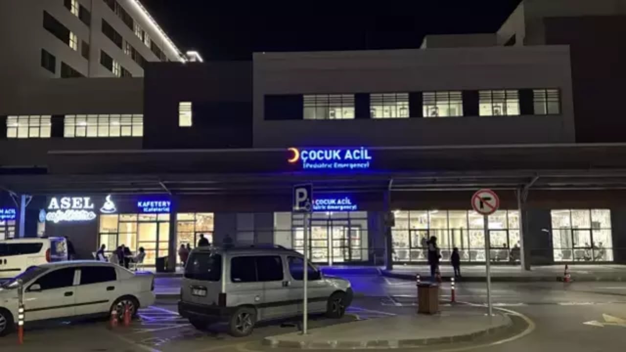 Foto - Apartmanın havalandırma boşluğundan gelen sese yönelen herkes şoka girdi! Bunlar gerçekten insan olamaz