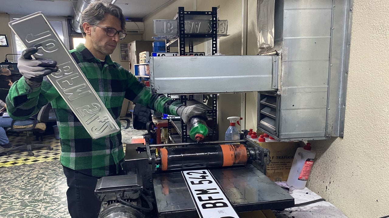 Foto - APP plaka izdihamı... 140 bin lira cezayı duyan koştu, kuyruk sokaklara taştı!