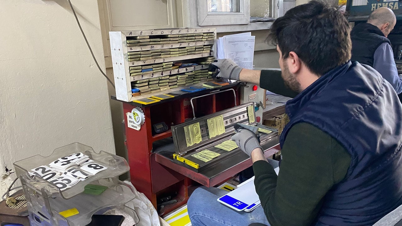 Foto - APP plaka izdihamı... 140 bin lira cezayı duyan koştu, kuyruk sokaklara taştı!