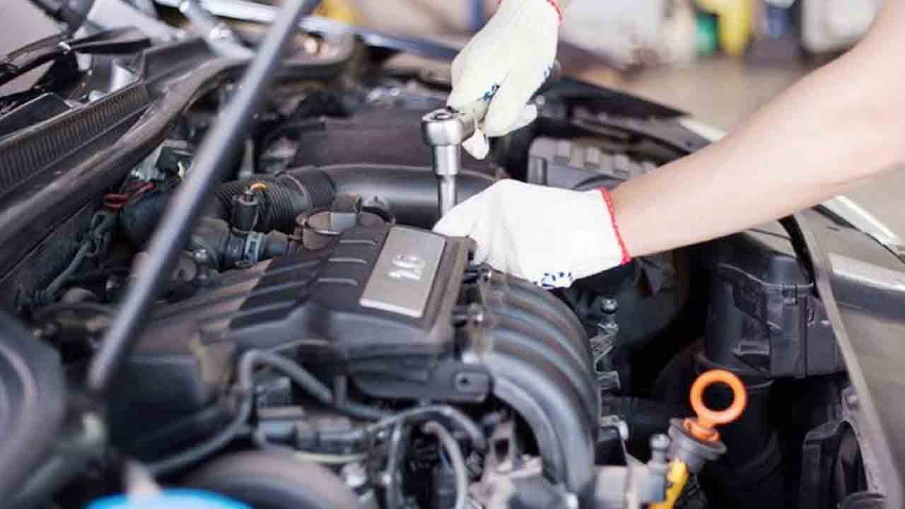 Araba dururken neden titrer: Ustaya gitmeden önce bilmeniz gerekenler