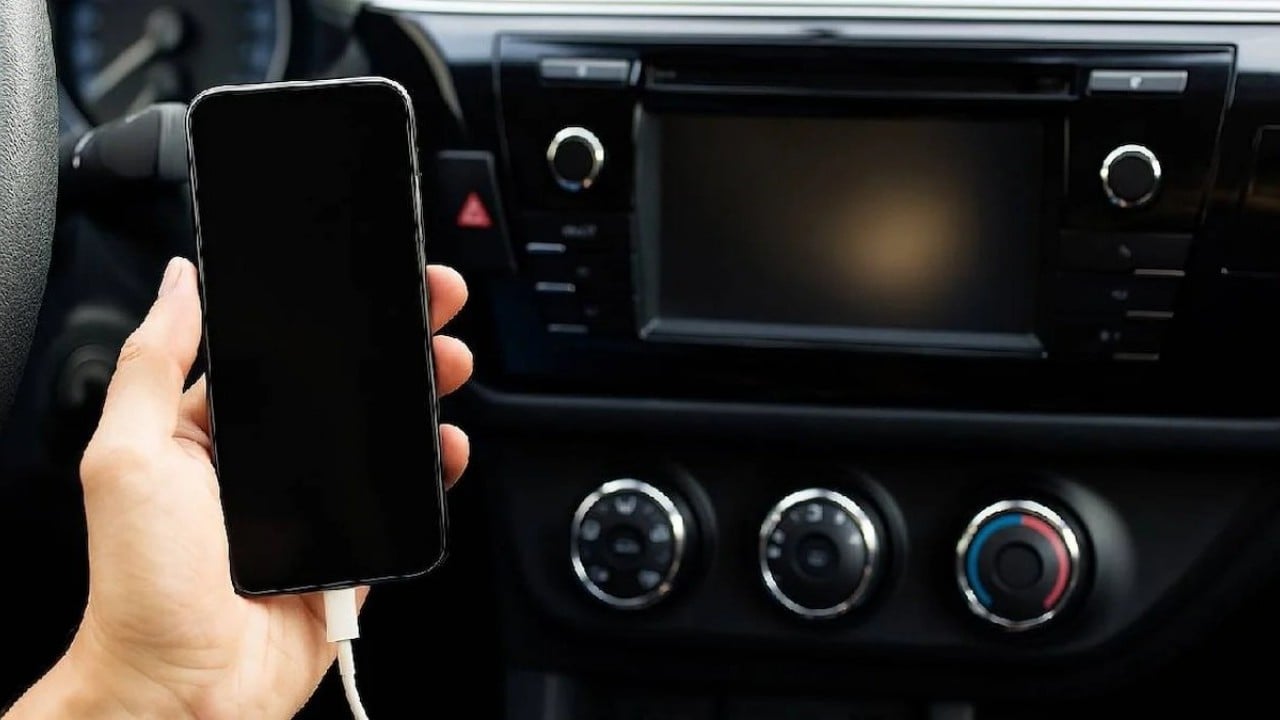 Foto - Arabada telefon şarj edenler dikkat!