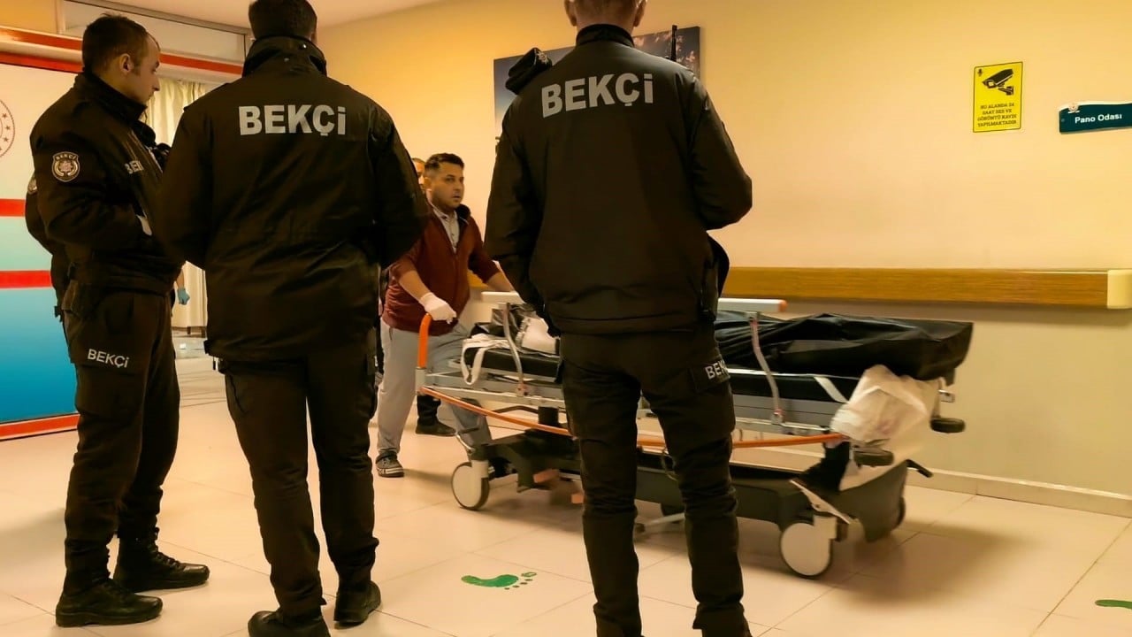 Arabadan indi ve sıkmaya başladı! Kaldırımda kanlı infaz