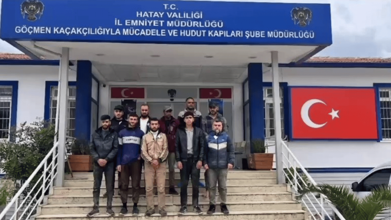 Foto - Araca tam 10 göçmen sığdırdı! İnsan taciri alçağa 100 bin TL ceza kesildi