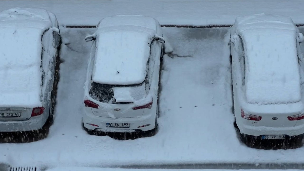 Foto - Araçlar mahsur kaldı! İlçe bir gecede beyaza büründü