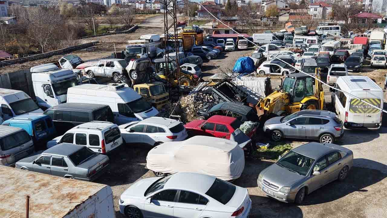 Foto - Araçların içinde ot yeşermeye başladı: Milli servet yosun tuttu