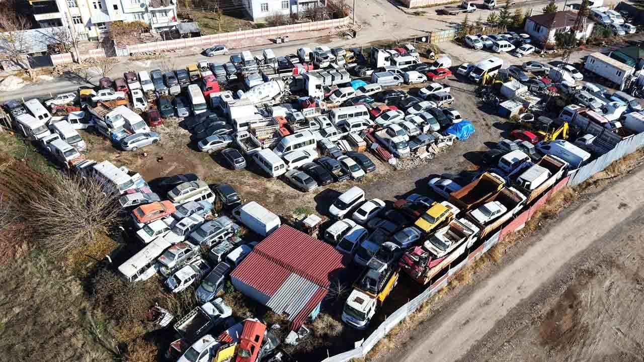 Foto - Araçların içinde ot yeşermeye başladı: Milli servet yosun tuttu