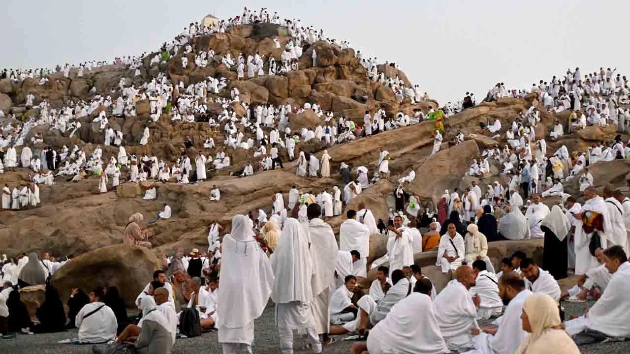 Arafat’ta mahşeri kalabalık: 2 milyon Müslüman hacı oluyor