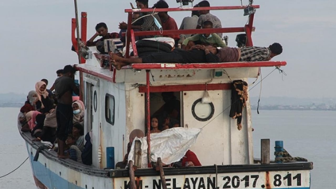 Foto - Arakanlıların çilesi bitmiyor: Tekne battı, 250 kişi kayıp