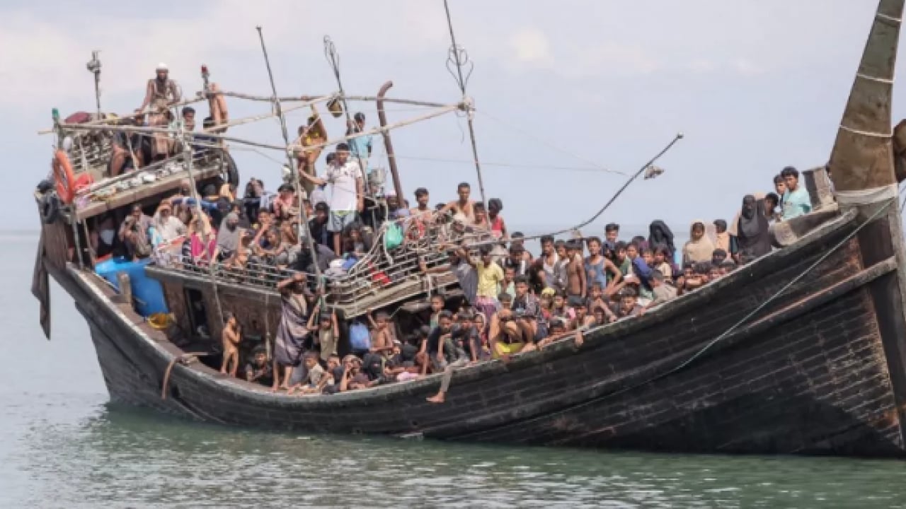 Foto - Arakanlıların çilesi bitmiyor: Tekne battı, 250 kişi kayıp