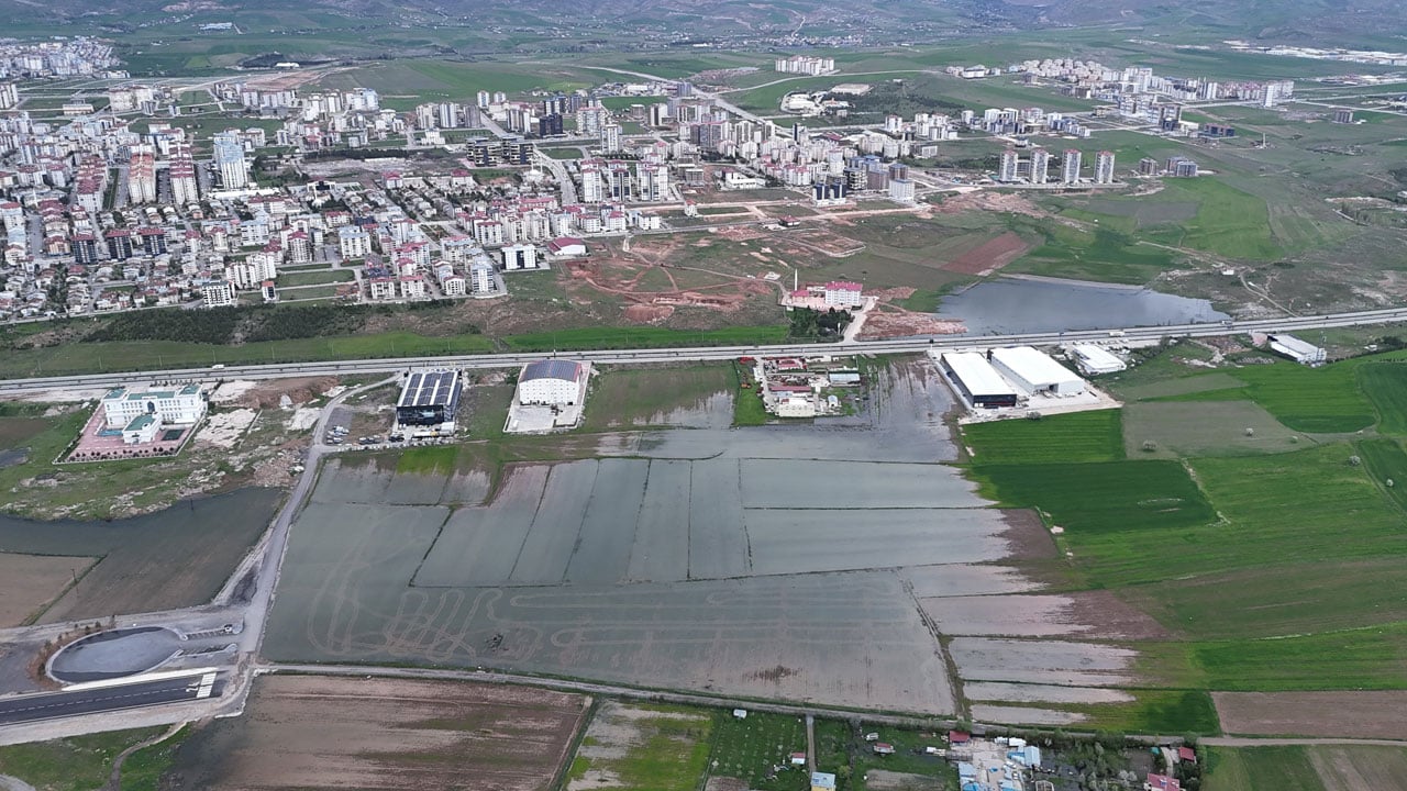 Foto - Arazi göle döndü! Bali değil Sivas, pirinç değil hububat tarlası