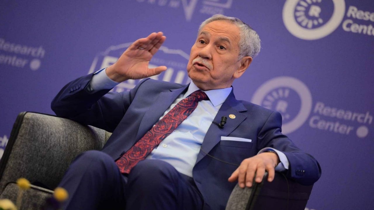 Foto - Arınç yine bildiğiniz gibi! Hem ağladı, hem göz kırptı