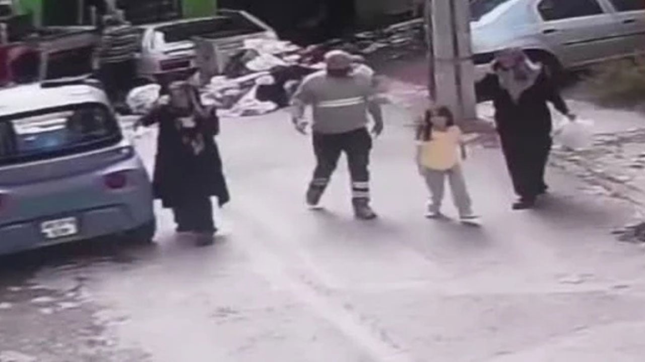 Foto - Arkadaşı emanet etti, eşi yanlışlıkla çöpe attı: Atık merkezinin altını üstüne getirdi ama evin önündeki çöpte bulundu