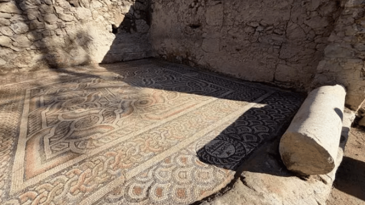 Foto - Arkeologları bile gülümseten keşif: 3 bin yıllık mozaikte bakın ne yazıyor!