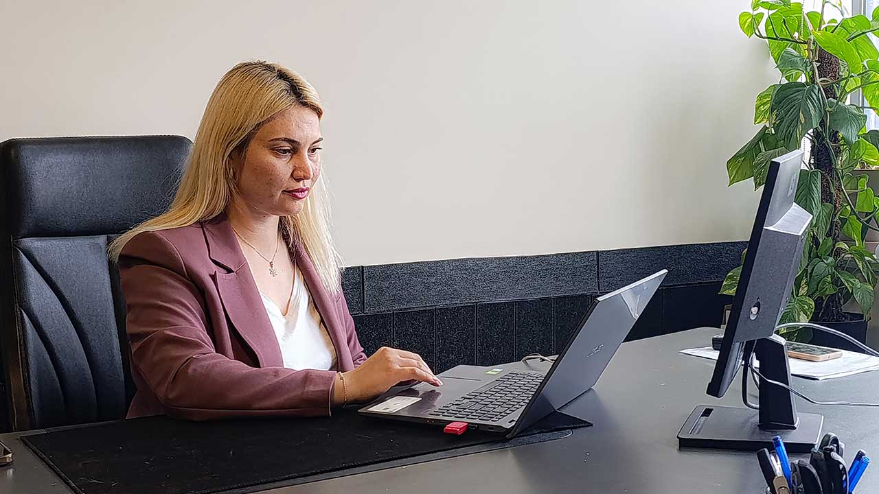 Foto - Arsız Müjde’nin yüzünden başına neler geldi neler! Film sahnesi paylaşırken 2 kez düşünün