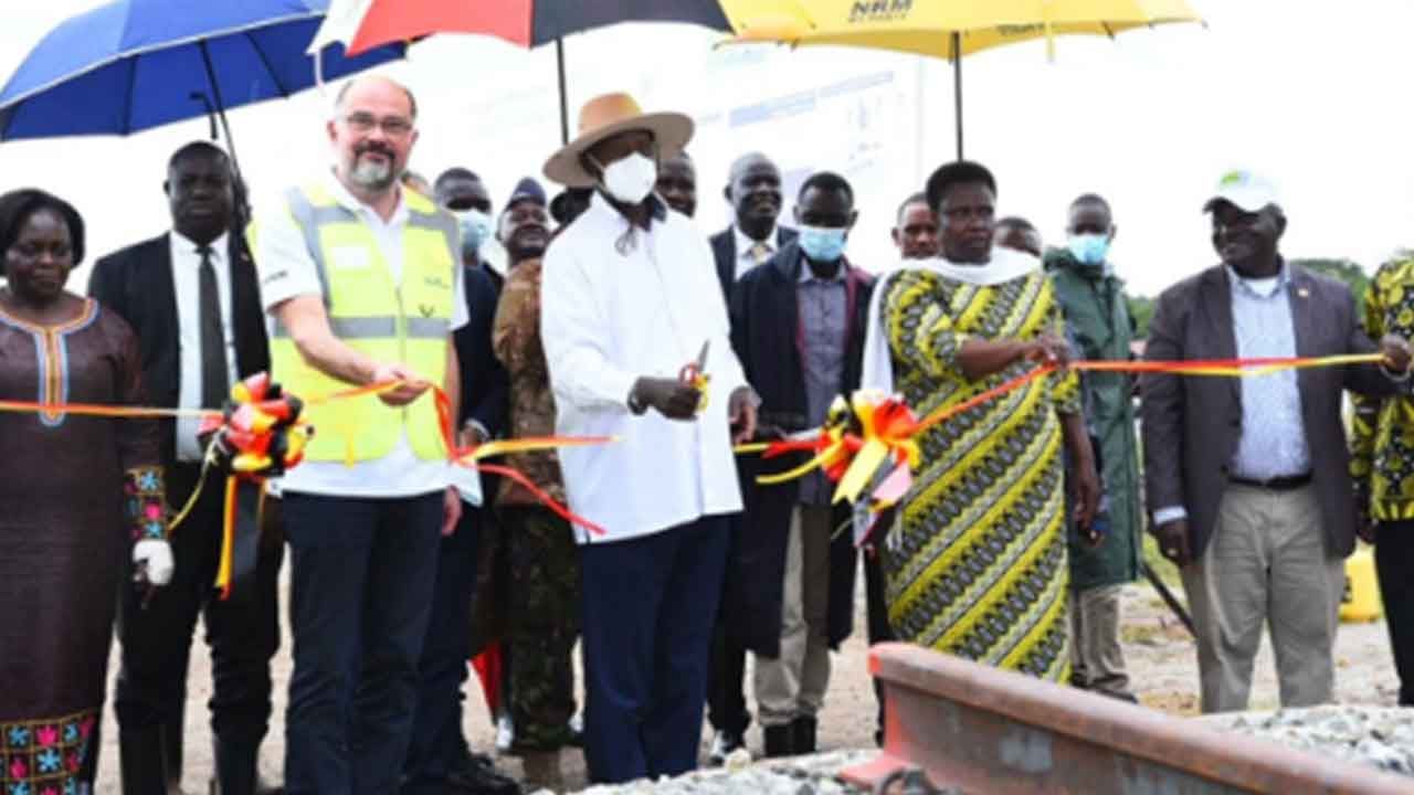 Foto - Arsız Ugandalı generalden Türkiye'ye yeni tehdit: Babamla konuşup Çinlilere vereceğim