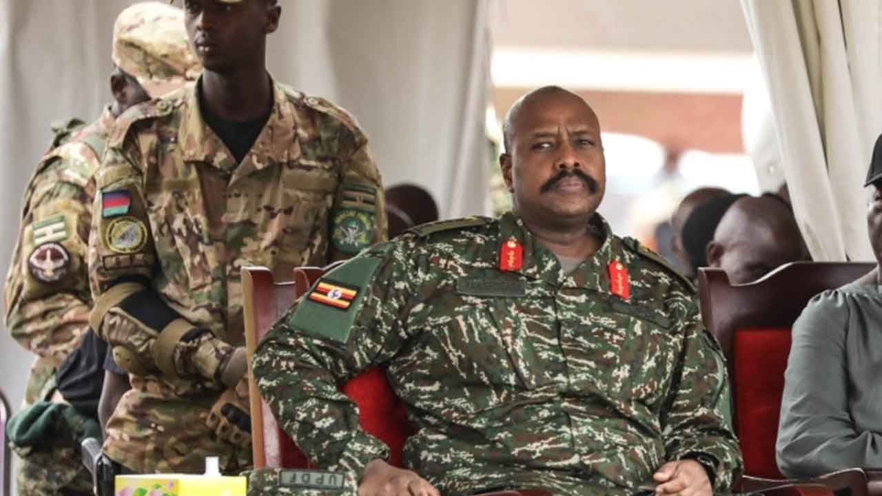 Foto - Arsız Ugandalı komutan yine gündemde: 100 inek veriririm teklifimi kabul etmezseniz başkentinizi işgal ederim