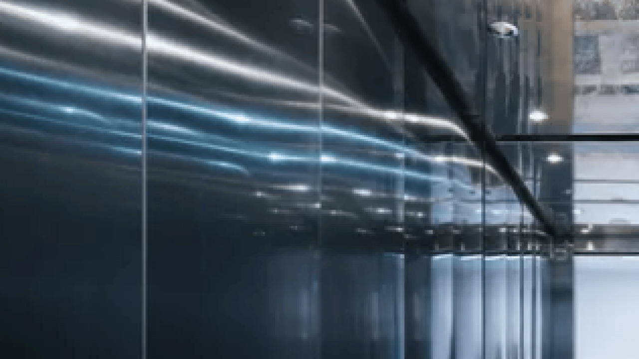 Foto - Asansörlerdeki aynalar meğer süs değilmiş! Dar alan, hava hissinin azlığı...