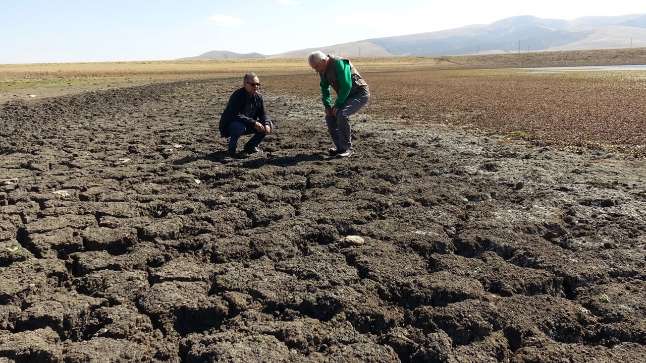 Foto - Asboğa Gölü alarm veriyor! Su seviyesi 60 metre çekildi
