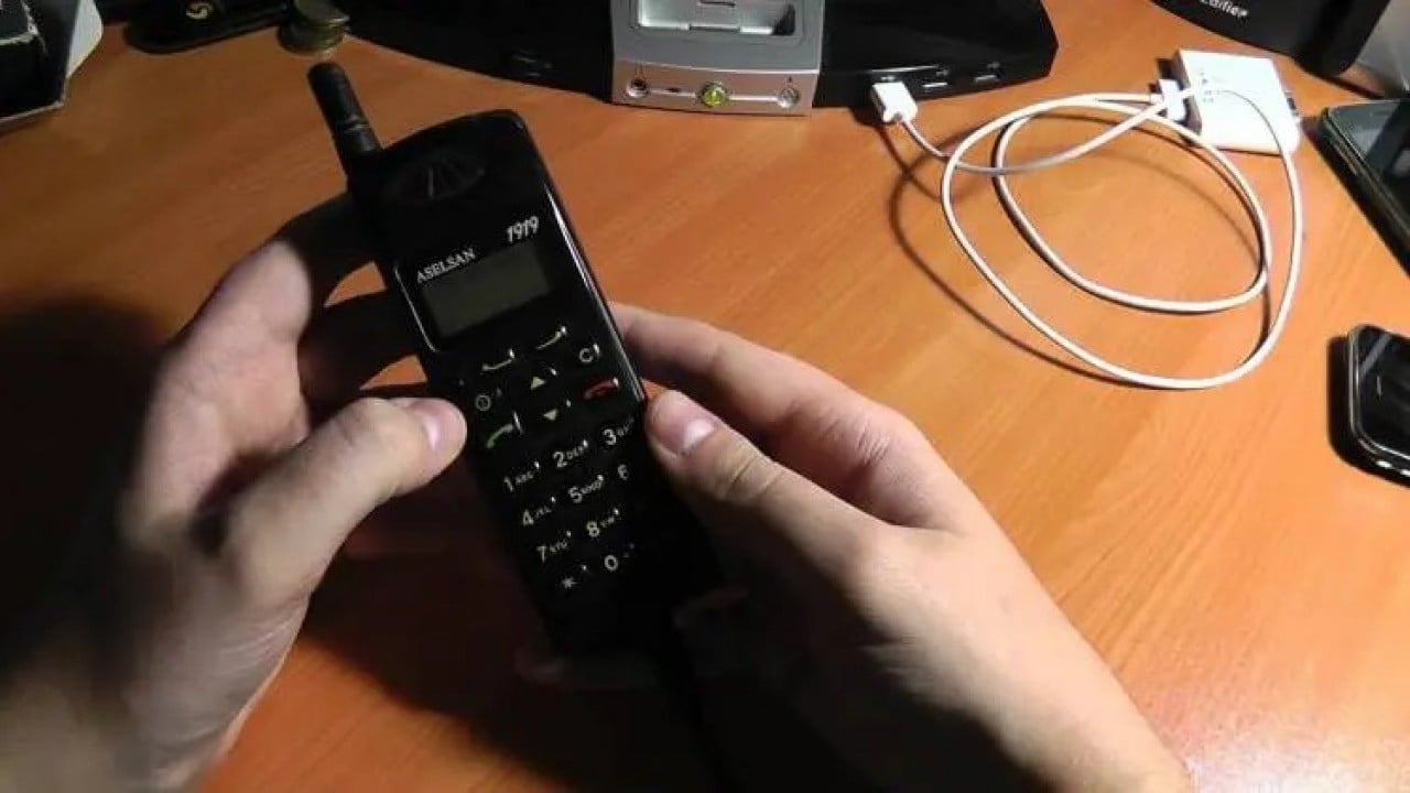 Foto - Aselsan’ın ürettiği yerli telefonun önünü kesen Türk bakın kimmiş: Gizlice engelledi