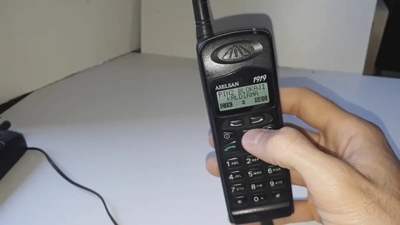 Foto - Aselsan’ın ürettiği yerli telefonun önünü kesen Türk bakın kimmiş: Gizlice engelledi