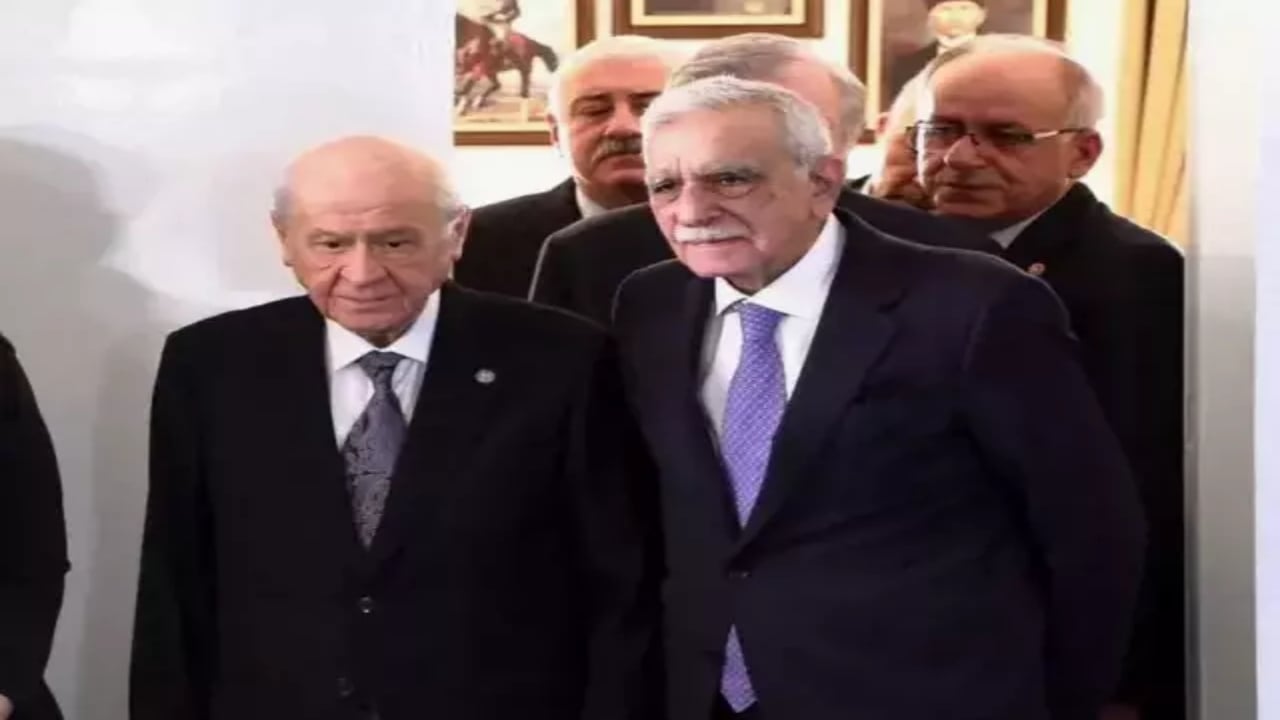 Foto - "Aşiret dizisi üzerinden kayyım tartışmasına ince ayar yaptı" diyorlar! Bahçeli’den İçişleri Bakanlığı’na şifreli mesaj mı? 