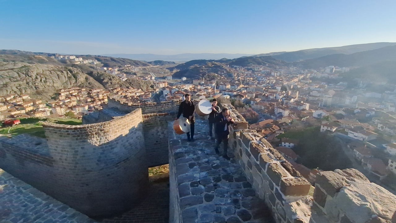 Foto - Asırlardır değişmeyen lezzet! 8 saat pişiyor, davulla haber veriliyor