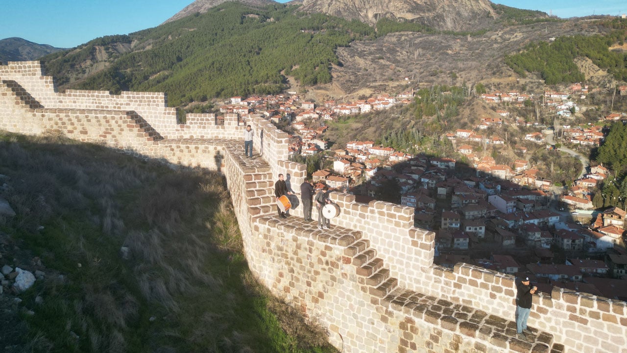 Foto - Asırlardır değişmeyen lezzet! 8 saat pişiyor, davulla haber veriliyor