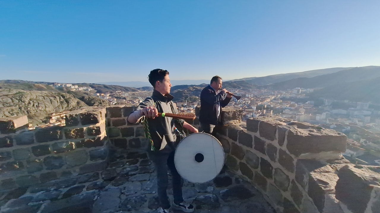 Foto - Asırlardır değişmeyen lezzet! 8 saat pişiyor, davulla haber veriliyor