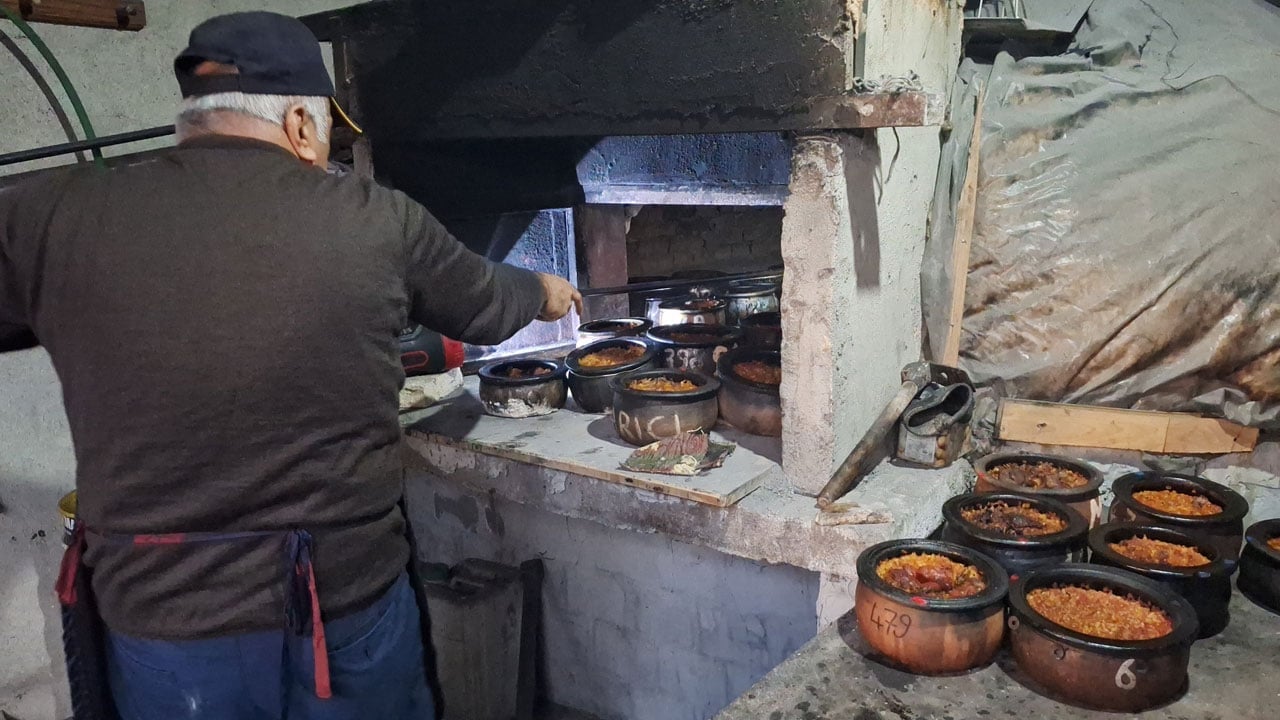 Foto - Asırlardır değişmeyen lezzet! 8 saat pişiyor, davulla haber veriliyor