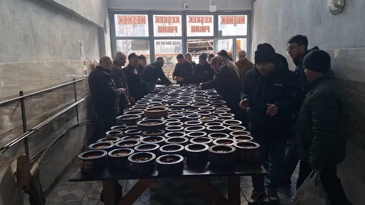 Foto - Asırlardır değişmeyen lezzet! 8 saat pişiyor, davulla haber veriliyor