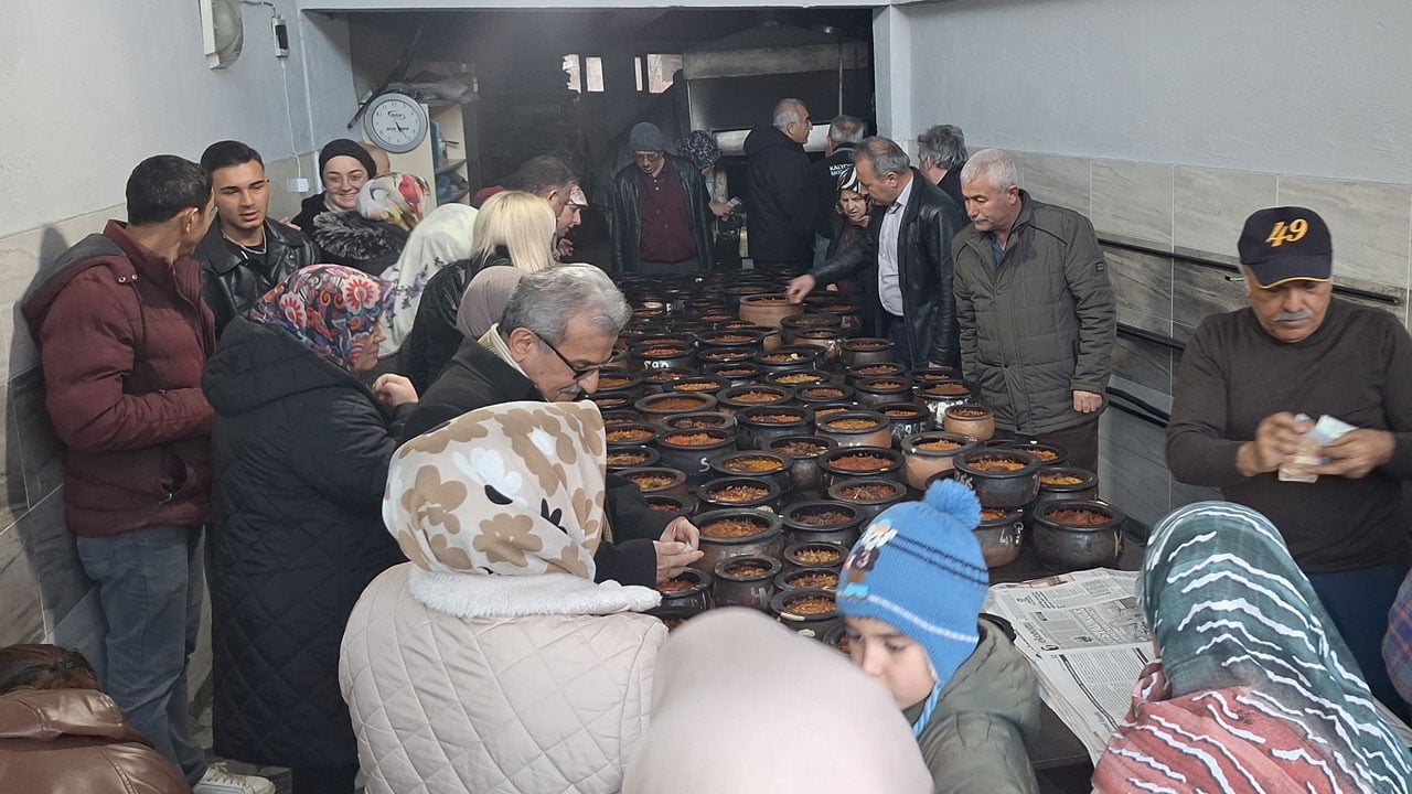 Foto - Asırlardır değişmeyen lezzet! 8 saat pişiyor, davulla haber veriliyor