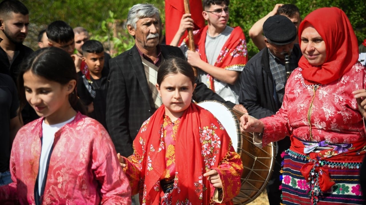 Foto - Asırlık düğün geleneği Üç etekli allı gelini ata bindirdiler