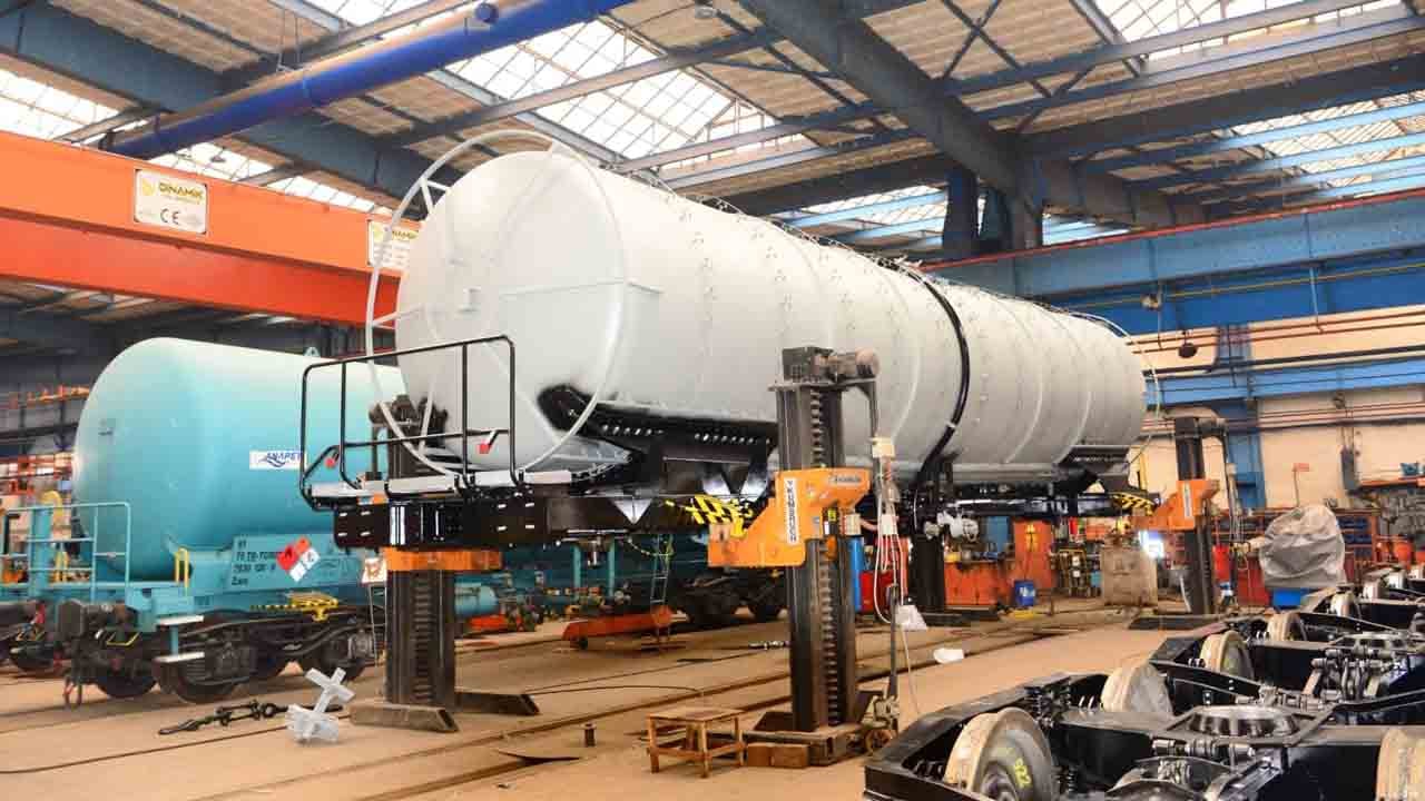 Foto - Askeri tank taşımada ve yakıt ikmalinde kullanılıyor: Stratejik vagonlarda güneş enerjisi dönemi