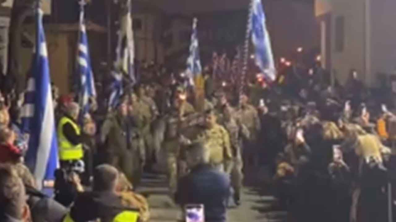 Foto - Askerler yemin edip sokağa indi: Türkiye'den intikam alacağız