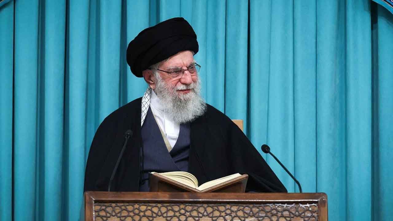 Foto - Asya ülkesinde Hamaney isyanı: Neden İran'a başsağlığı dilemiyoruz, İsrail ve ABD'den mi korkuyoruz?