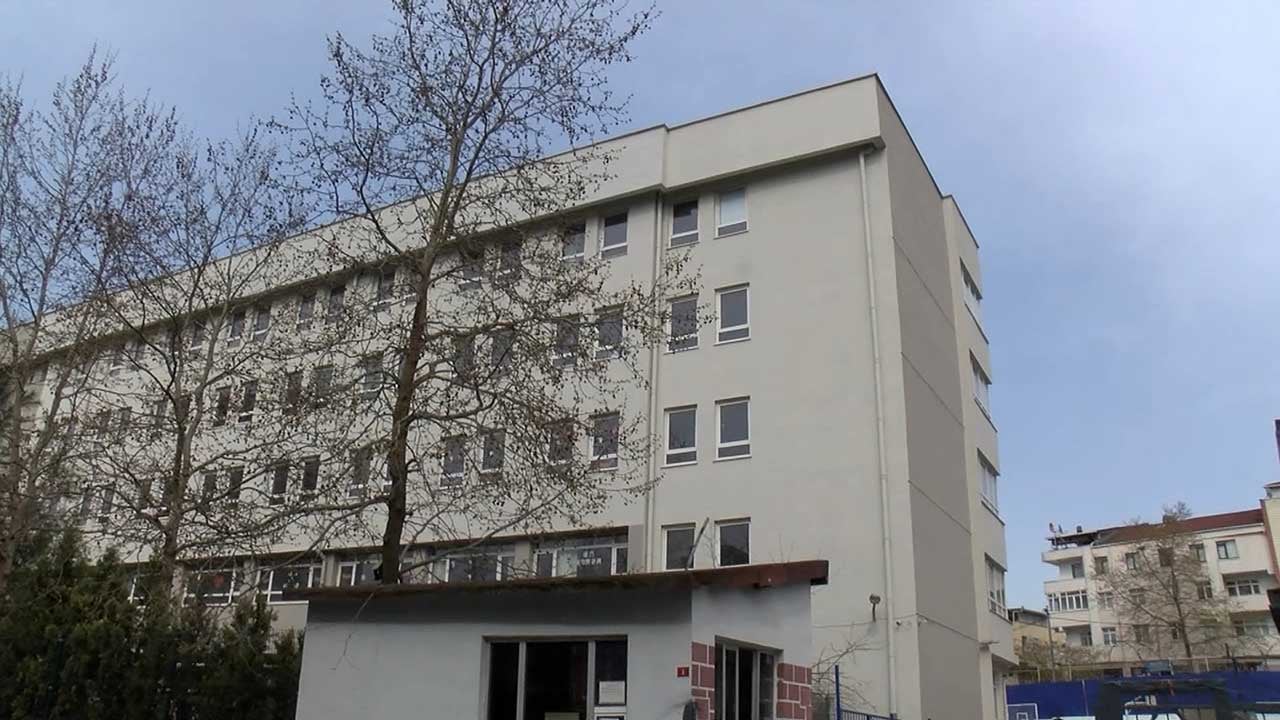 Foto - Ataşehir’de eğitim durdu, ambulanslar sıraya dizildi! Onlarca çocuk bu hale geldi