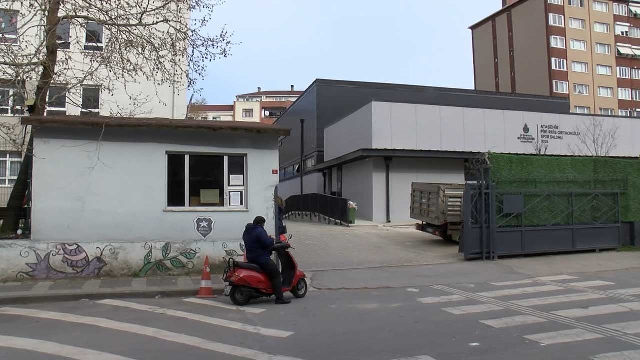 Foto - Ataşehir’de eğitim durdu, ambulanslar sıraya dizildi! Onlarca çocuk bu hale geldi