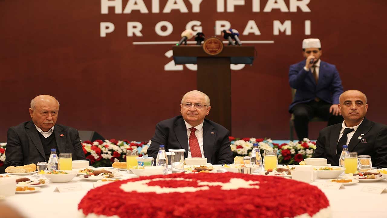 Foto - Ateş çemberinde diplomasi trafiği! Yaşar Güler: Savaşın yayılmaması için Türkiye yoğun çaba sarf ediyor!