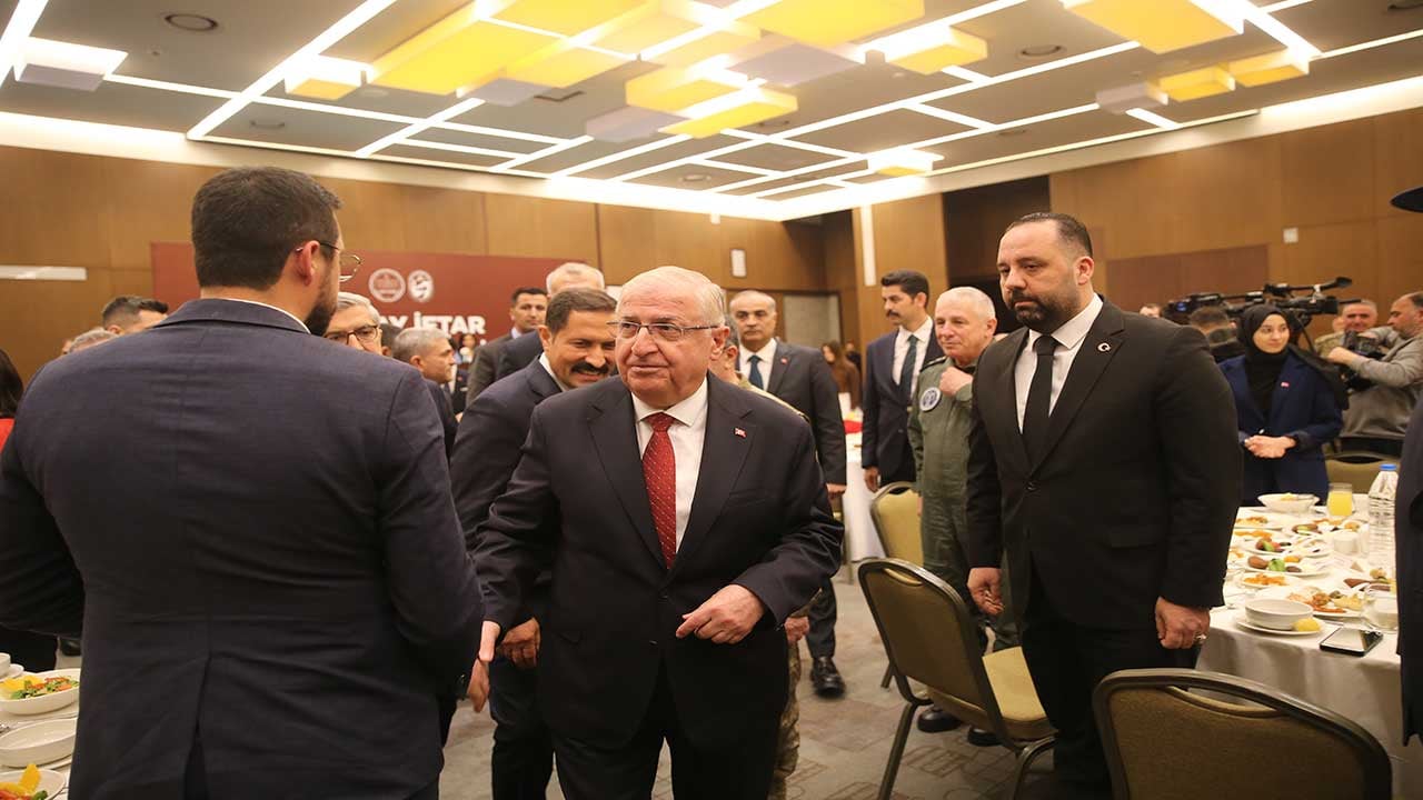 Foto - Ateş çemberinde diplomasi trafiği! Yaşar Güler: Savaşın yayılmaması için Türkiye yoğun çaba sarf ediyor!