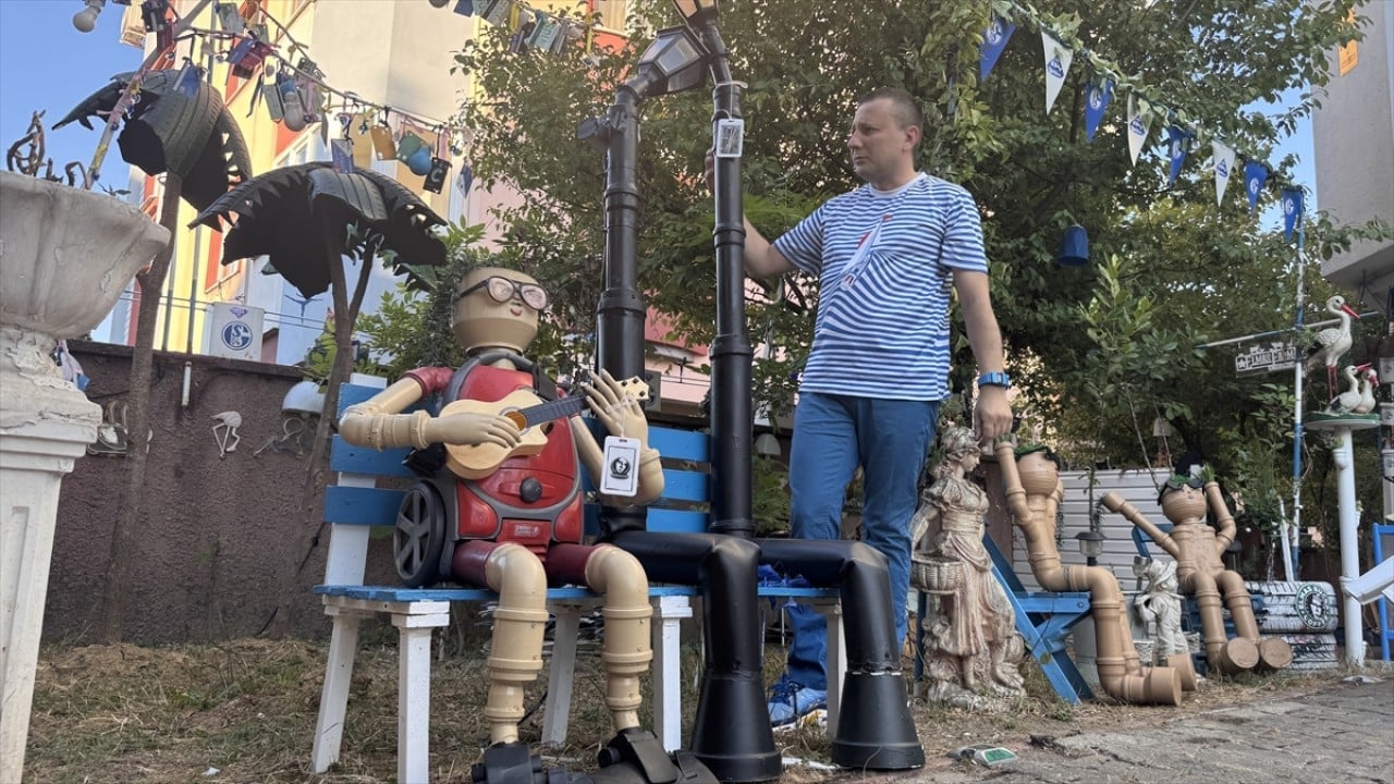 Foto - Atık ve hurdalar onun elinde sanata dönüşüyor! Borudan sokak lambası klima ünitesinden tank