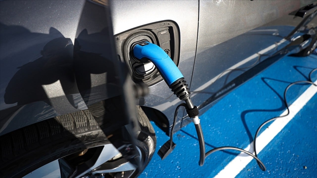 Foto - AVM’de yüksek tenhada düşük