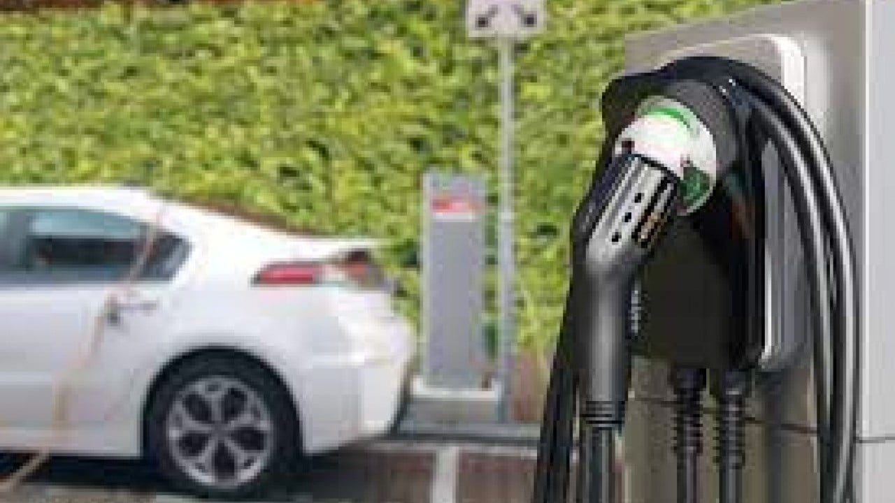 Foto - AVM’de yüksek tenhada düşük