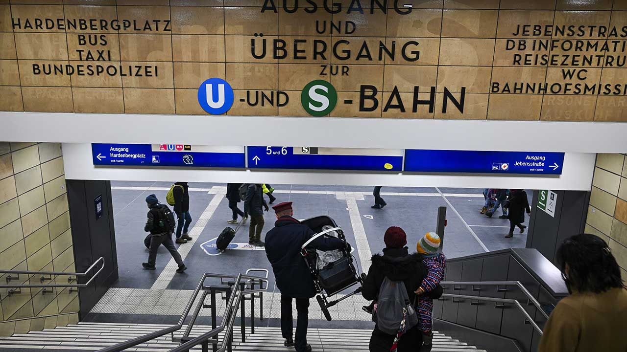 Foto - Avrupa hayali kuranlara duyurulur! Almanya'da hayat durma noktasına geldi