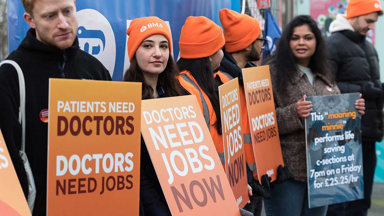 Foto - Avrupa hayali kuranlara duyurulur! İngiliz hastanelerinde grev krizi