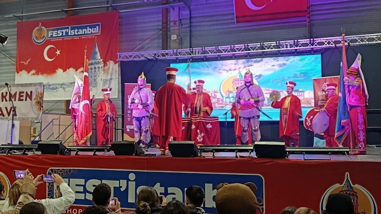 Foto - Avrupa mehter ile inledi Fransızlar dinledi